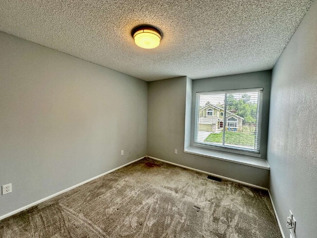 Building Photo - "Charming 3-Bed Highlands Ranch Home with ...