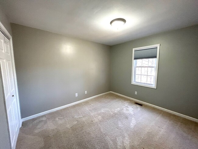 Building Photo - South AVL - Three Bedroom home with Wooded...