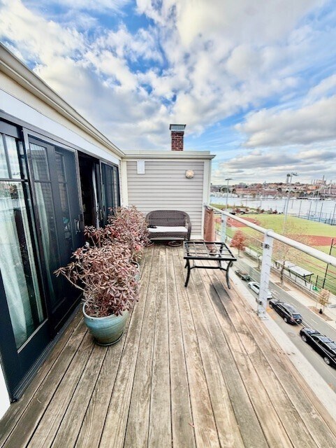 Building Photo - 480 Commercial St