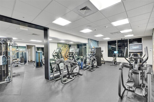 Building Photo - 1750 N Bayshore Dr