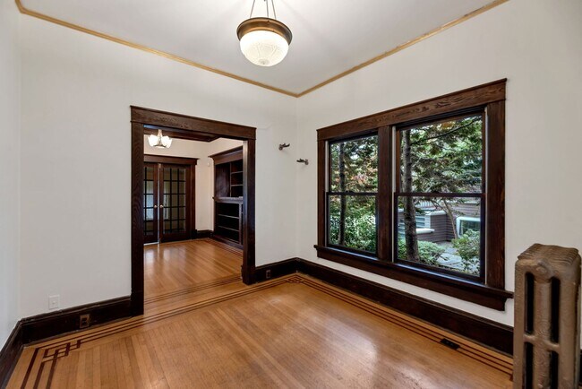Building Photo - Big Charm in Madison Valley 4 bd 3 ba