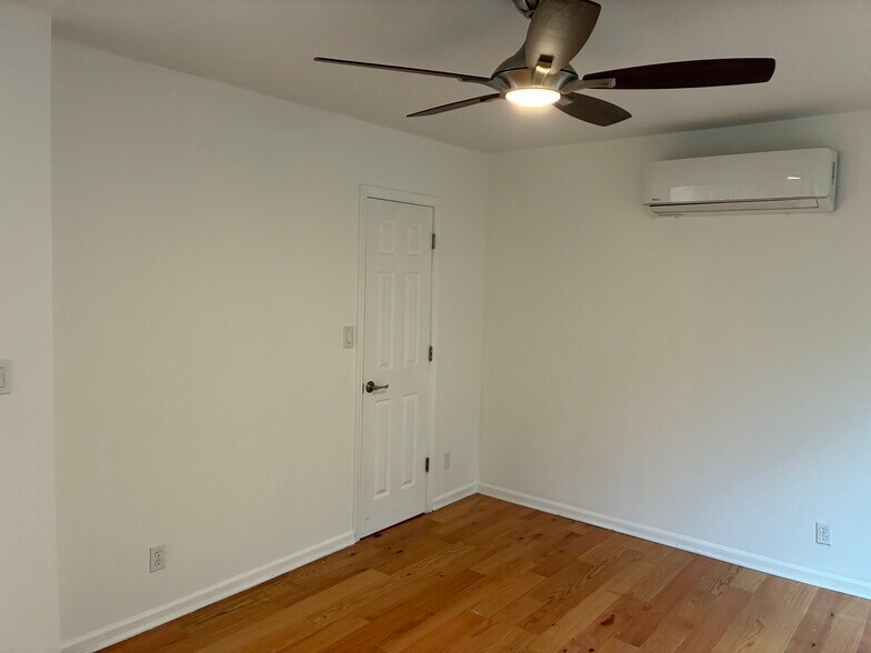 Building Photo - 3209 W 72nd St