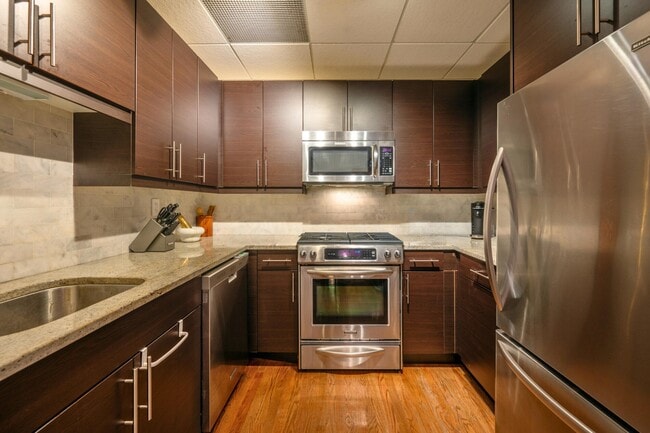 Building Photo - 347 Varick St