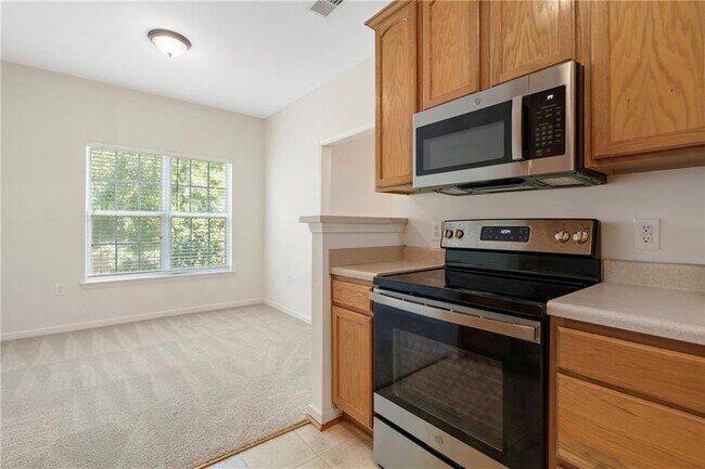 Building Photo - 3300 Dogwood Dr