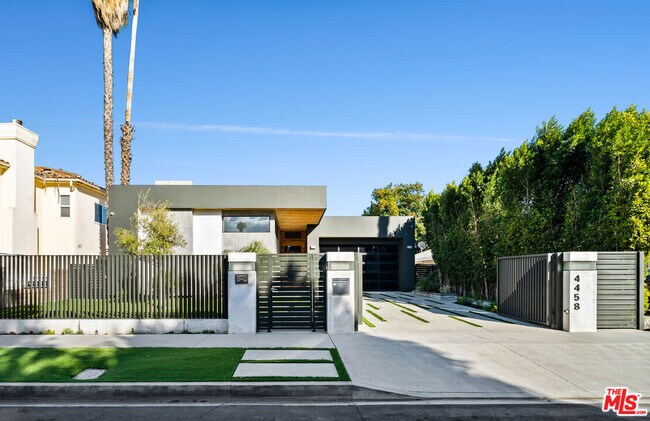 Building Photo - 4458 Mammoth Ave