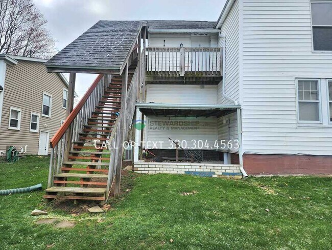 Building Photo - 535 W Maple St