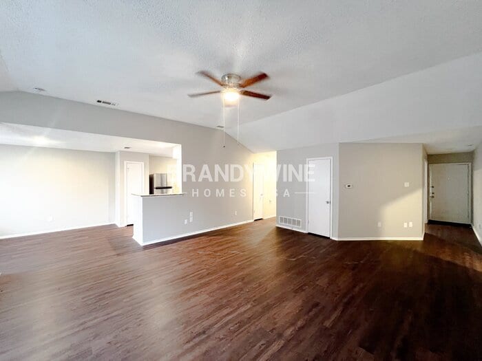 Building Photo - 129 E Bancroft Dr