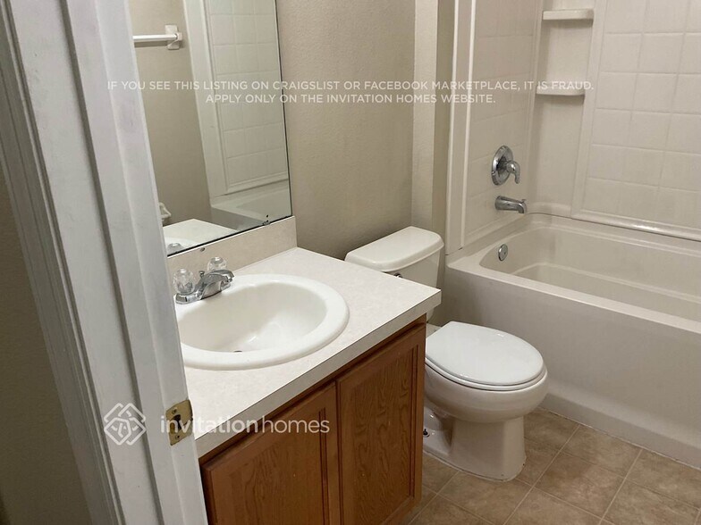 Building Photo - 910 Cumberland Dr