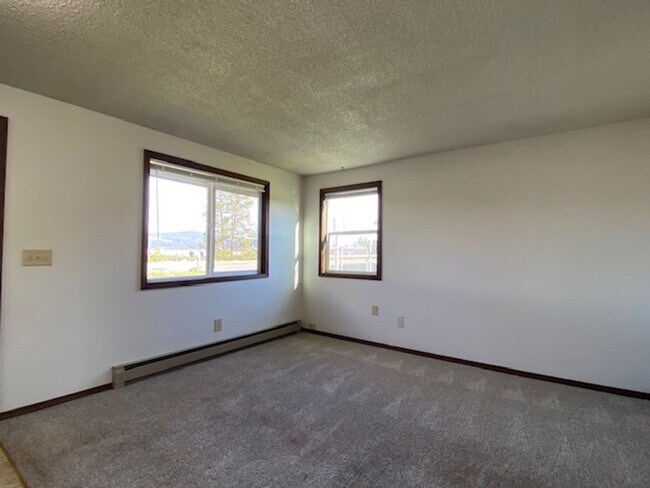 Building Photo - 1343
