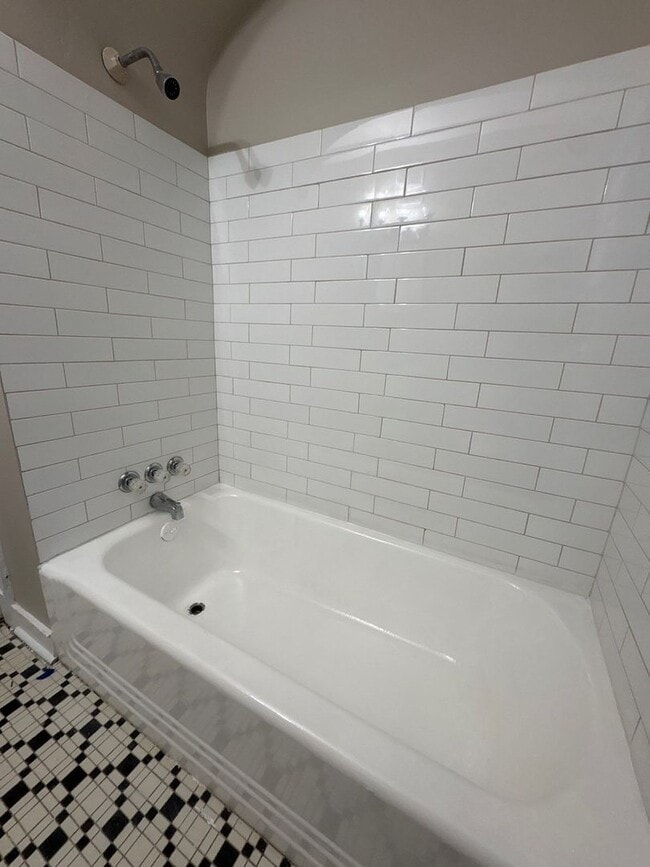 Building Photo - Newly Renovated Home in Hyde Park - Open To Section 8