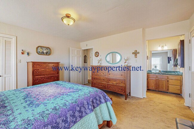 Building Photo - Belen 4 Bedroom Home