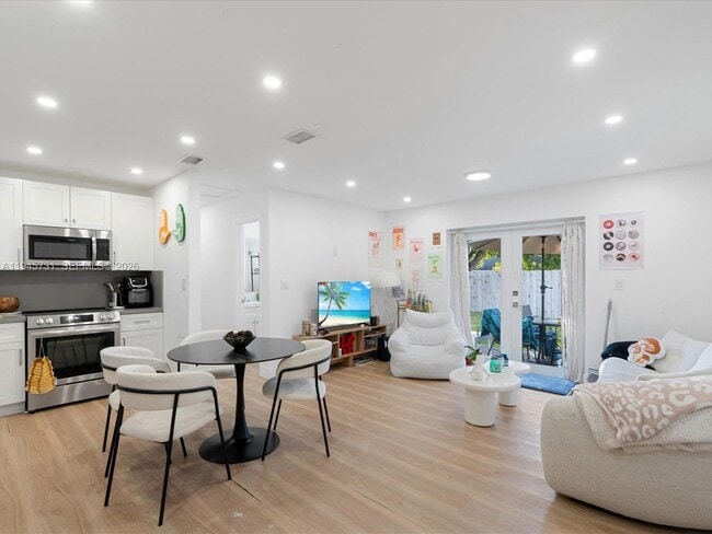 Building Photo - 6510 SW 59th Pl