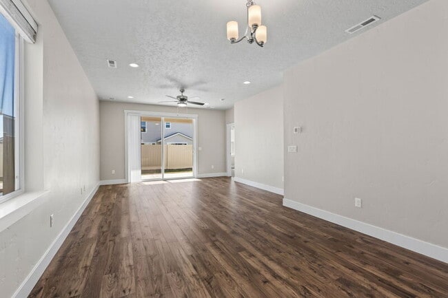 Building Photo - 6235 W Fireline St