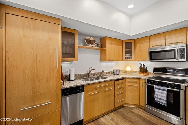 Building Photo - 604 S 3rd St