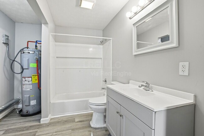 Building Photo - 419 Wood Creek Dr