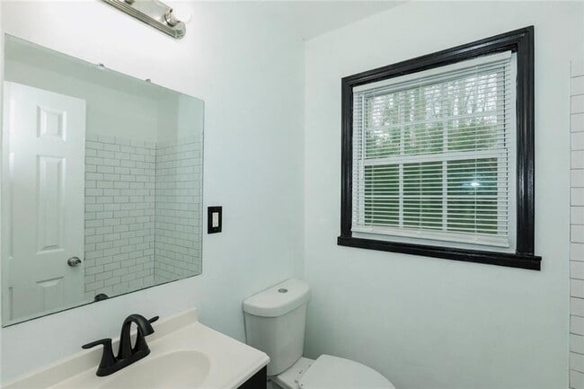 Building Photo - 836 Bolton Rd NW