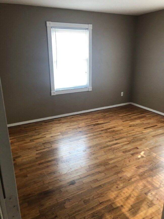 Building Photo - "Charming 4-Bedroom Home in Jonesboro with...