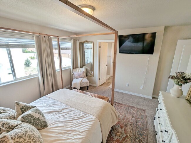 Building Photo - 7443 Gorgeted Quail Grv
