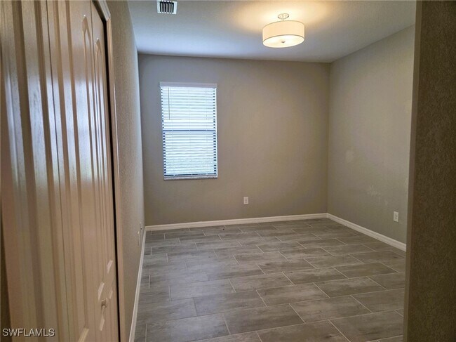 Building Photo - 17665 Kinzie Ln