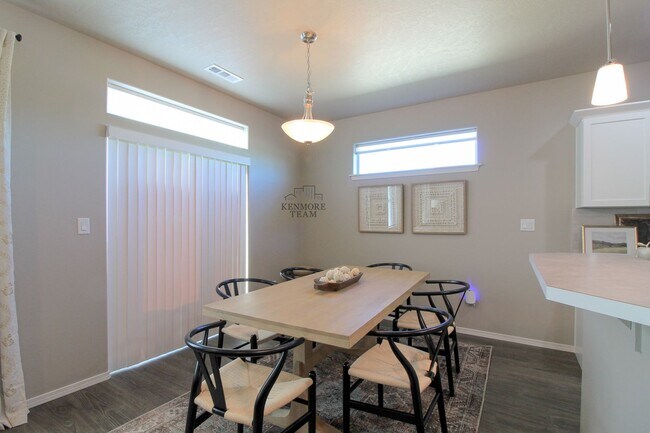 Building Photo - FURNISHED: 3 Bedroom, 2 Bath Home in South Richland