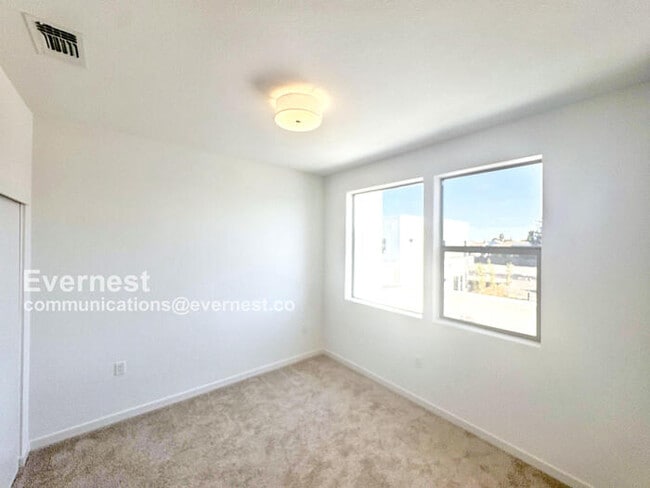 Building Photo - 6117 Bridgecross Dr