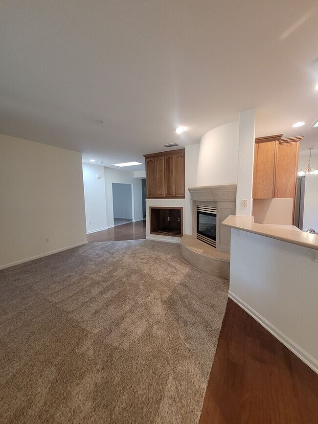 Building Photo - Sun City Lincoln Hills - Quiet courtyard with garden service & solar electric