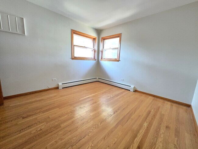 Building Photo - 6549 N Natoma Ave