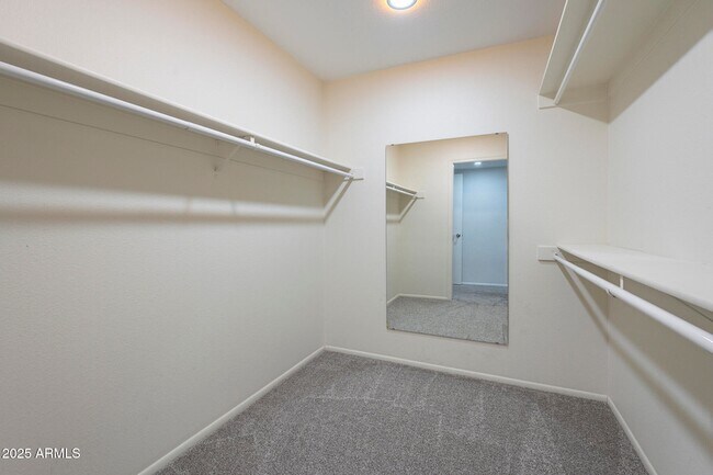 Building Photo - 12433 W Fieldstone Dr