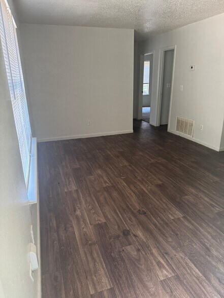 Building Photo - 3023 Bernice St