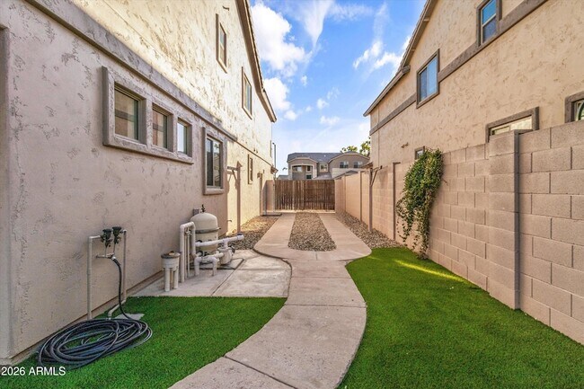 Building Photo - 17646 W Statler Dr