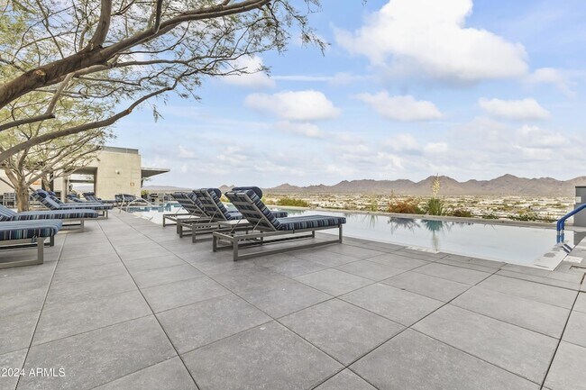 Building Photo - 7180 E Kierland Blvd