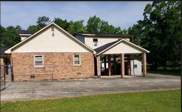 Building Photo - Upstairs 2bed/1bath Apartment
