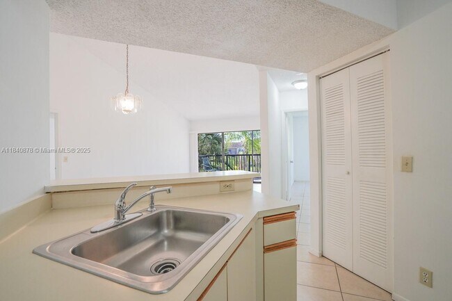 Building Photo - 9033 Wiles Rd