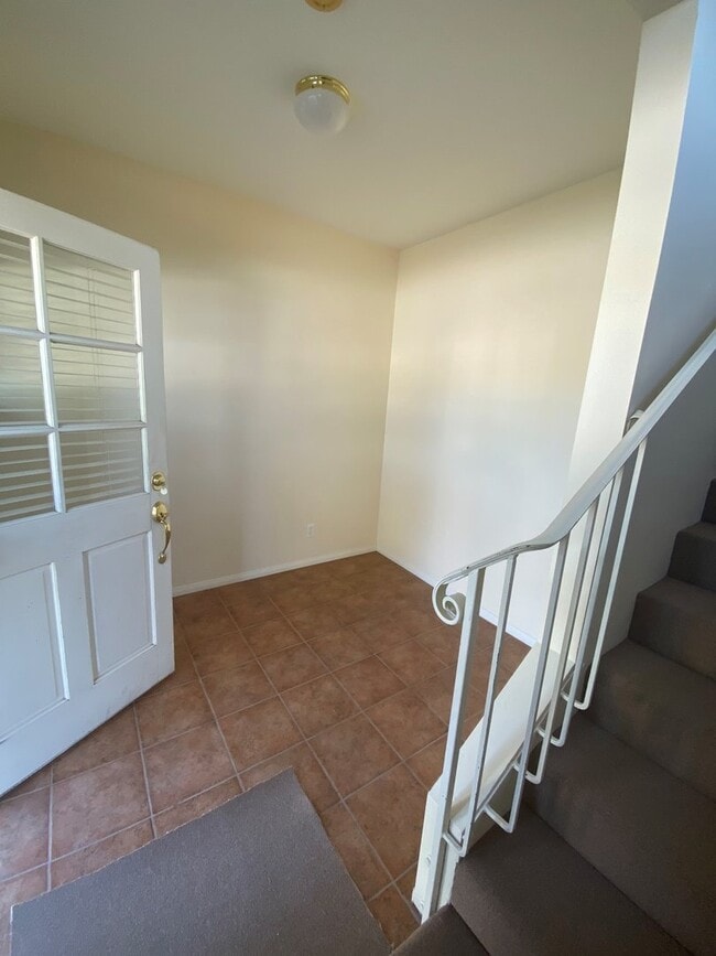 Building Photo - Santa Barbara - Cute two bedroom, one bath upstairs home near Cottage Hospital.