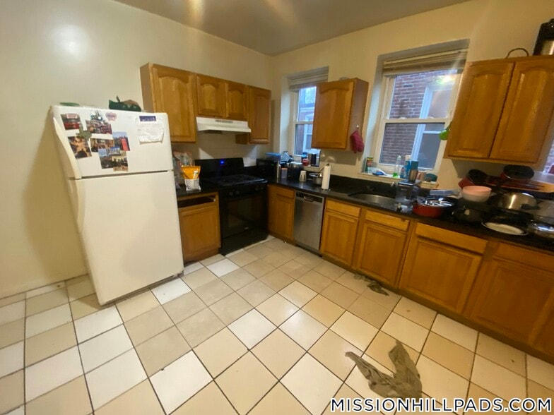 Building Photo - 1460 Tremont St