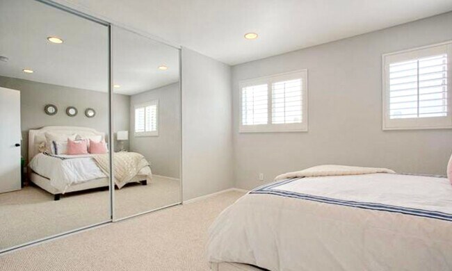 Building Photo - Amazing West LA Location - 2 bd / 2.5 ba T...