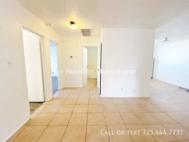 Building Photo - 3 BEDROOM 2 BATH UNIT NEAR NELLIS AFB