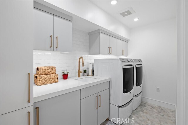 Building Photo - 807 N Paulina Ave