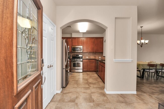 Building Photo - 2202 Waterford Park St