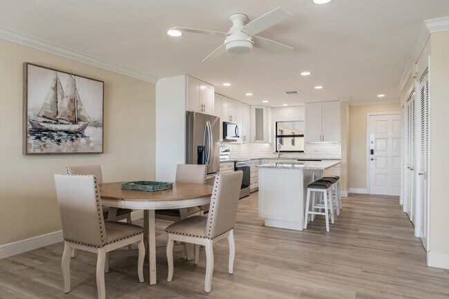 Building Photo - 5300 Jimmy Buffett Mem Hwy