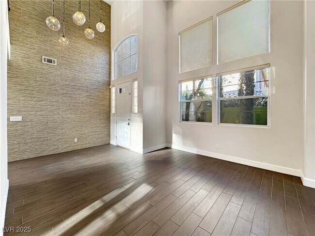 Building Photo - 1352 Fox Acres Dr