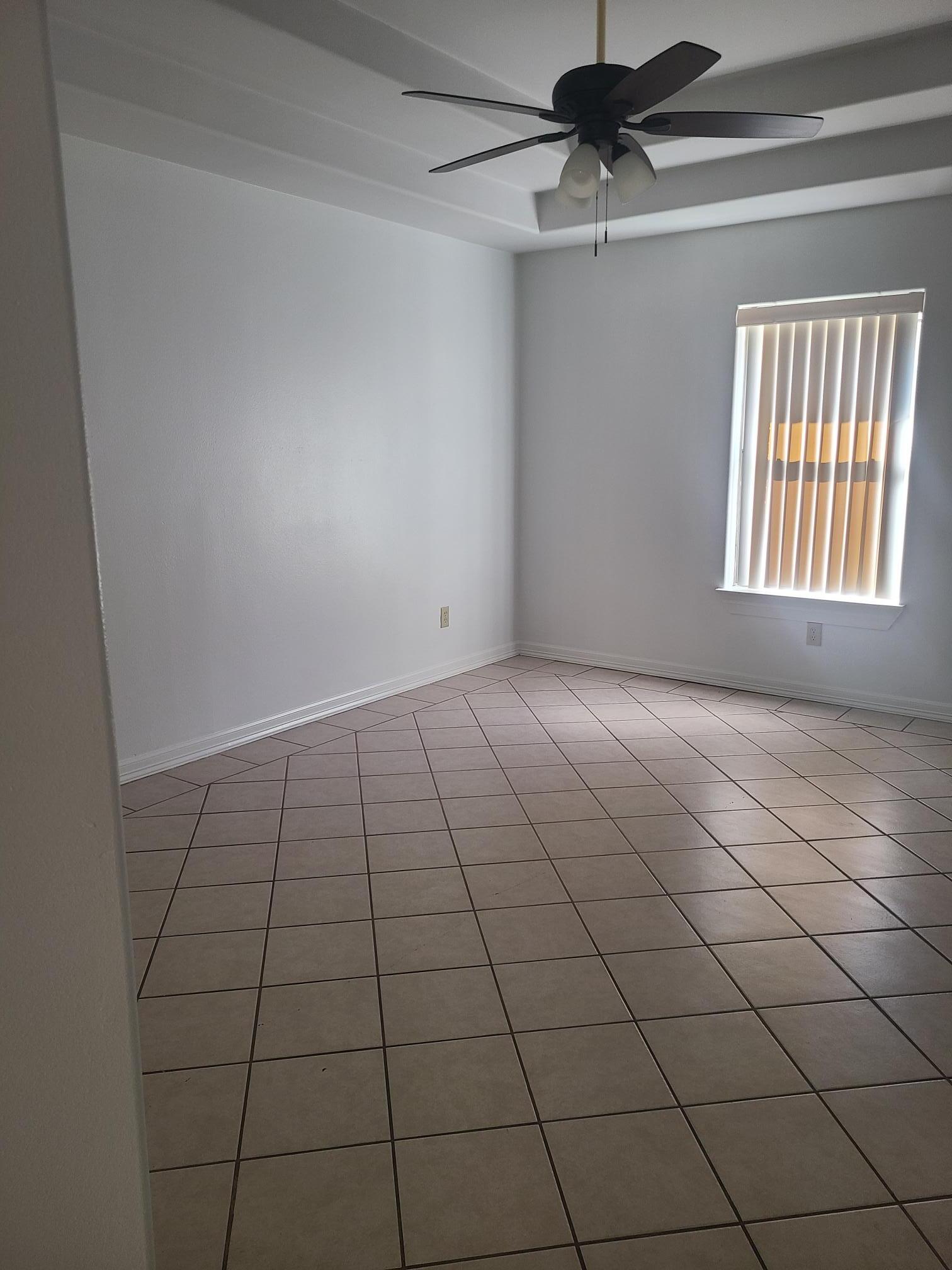 Building Photo - 2500 Tahiti Dr