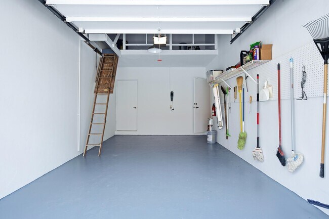 Building Photo - 101 Waterview Dr