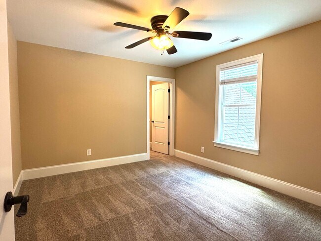 Building Photo - 3658 Pleasants Ridge Dr