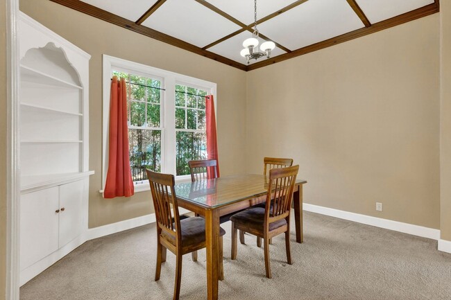 Building Photo - 713 SE 27th Ave