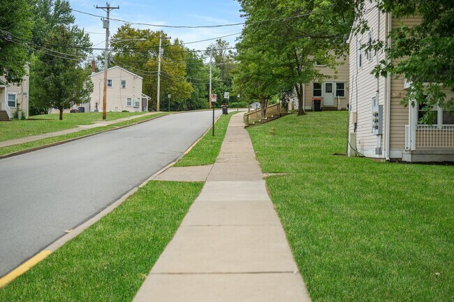 Building Photo - 2BR Townhouse in Midland, PA! With Central...