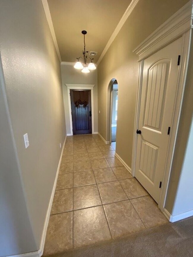 Building Photo - 3 Bed | 2 Bath | Jenks