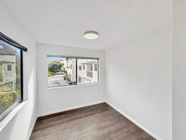 Building Photo - Beautiful 3BD/3BA W/ Attached Garage and In-Unit Laundry in La Jolla!