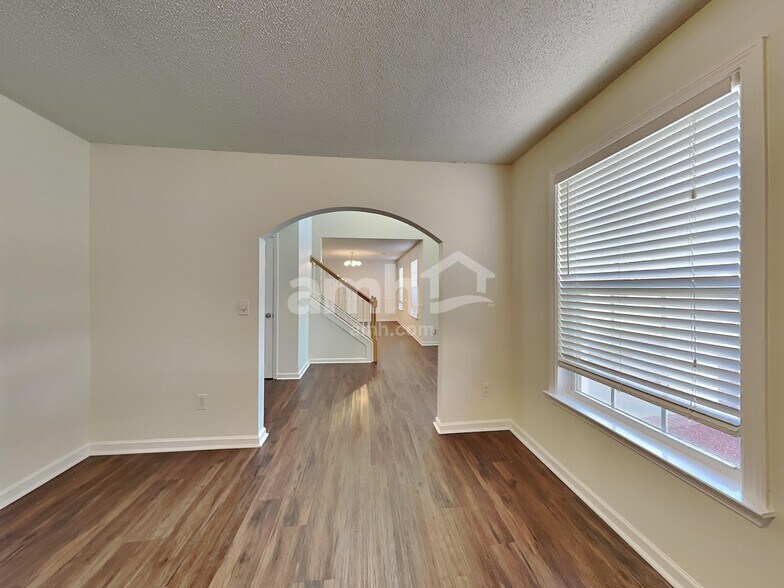 Building Photo - 106 Sweetland Ct