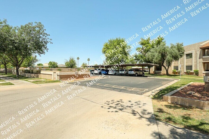 Building Photo - 2146 W Isabella Ave